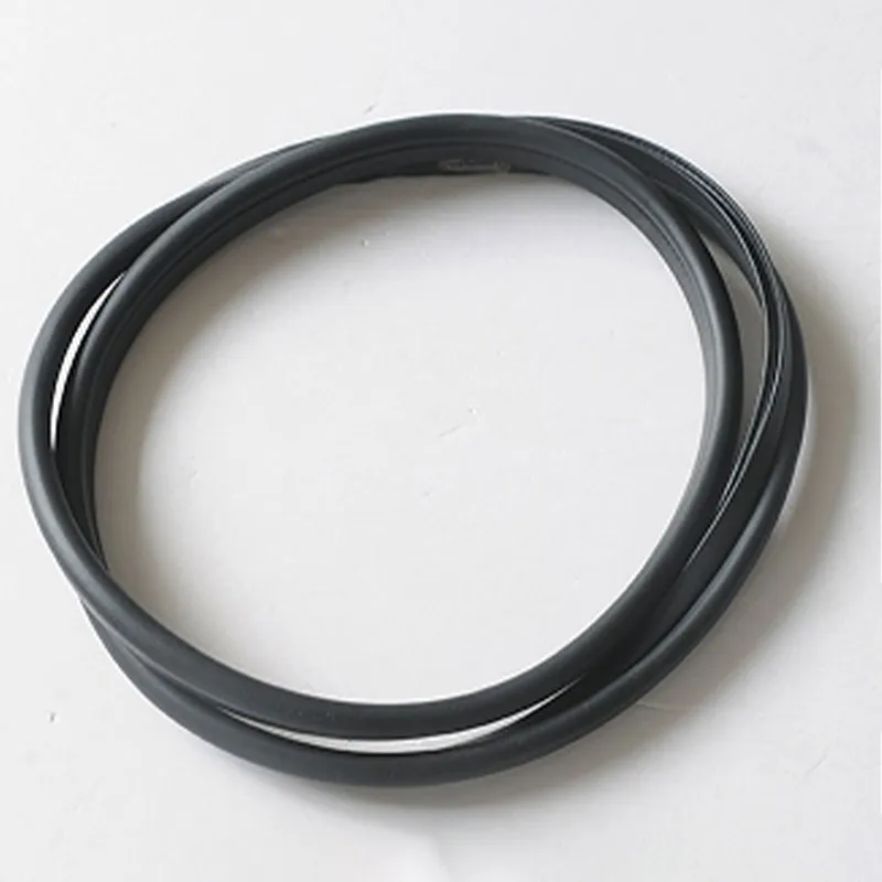 Уплотнитель заднего стекла (1)